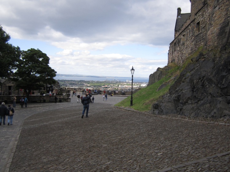 Visiting the Edinburgh Castle too touristy? FUCK YOU, IT'S A GODDAMN CASTLE.